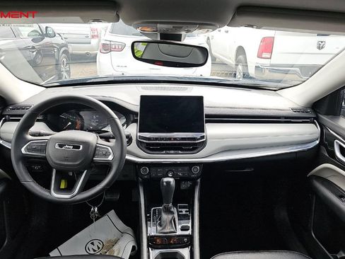 Used 2022 Jeep Compass Limited image 11