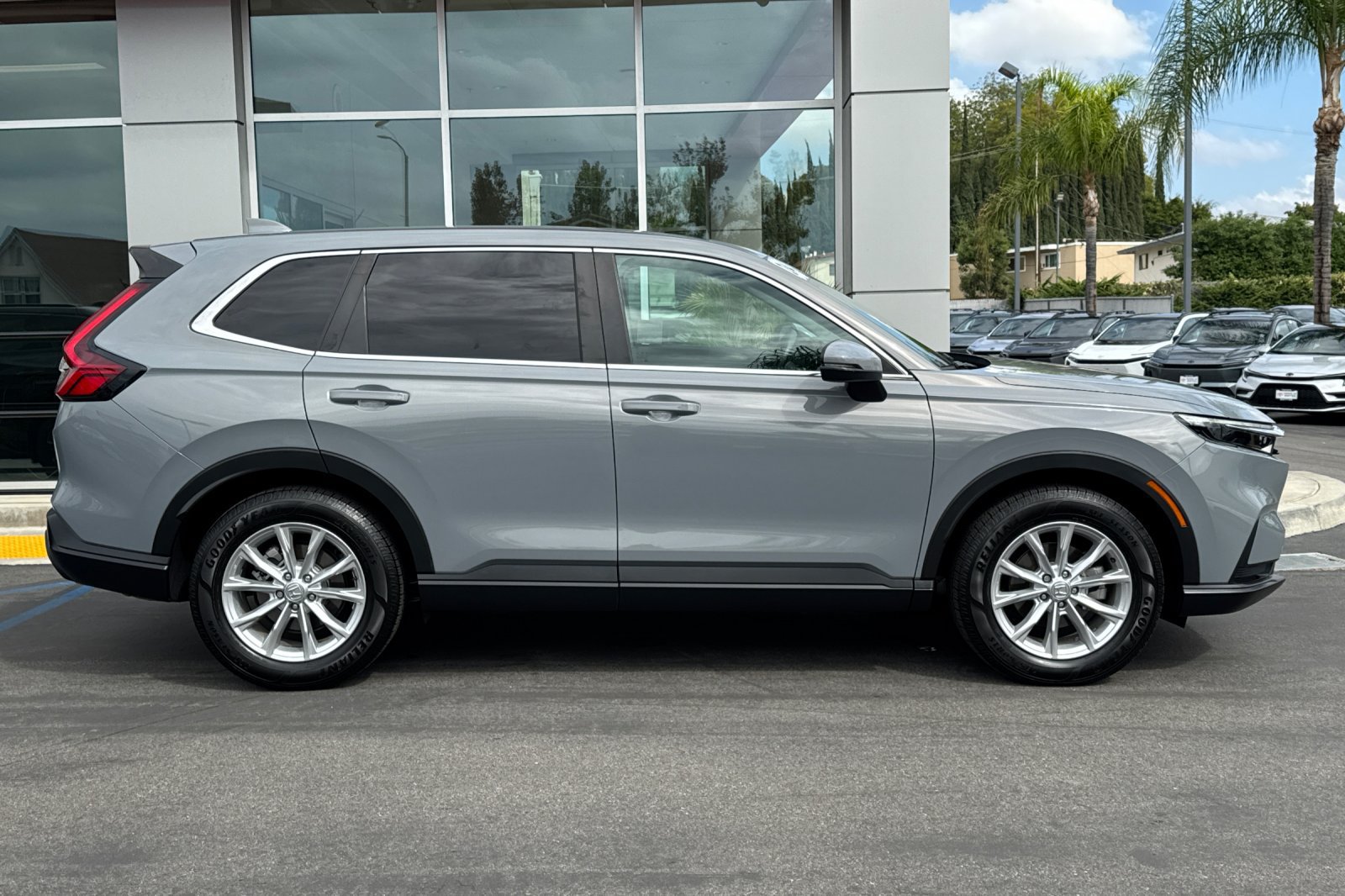 Used 2024 Honda CR-V EX image 4