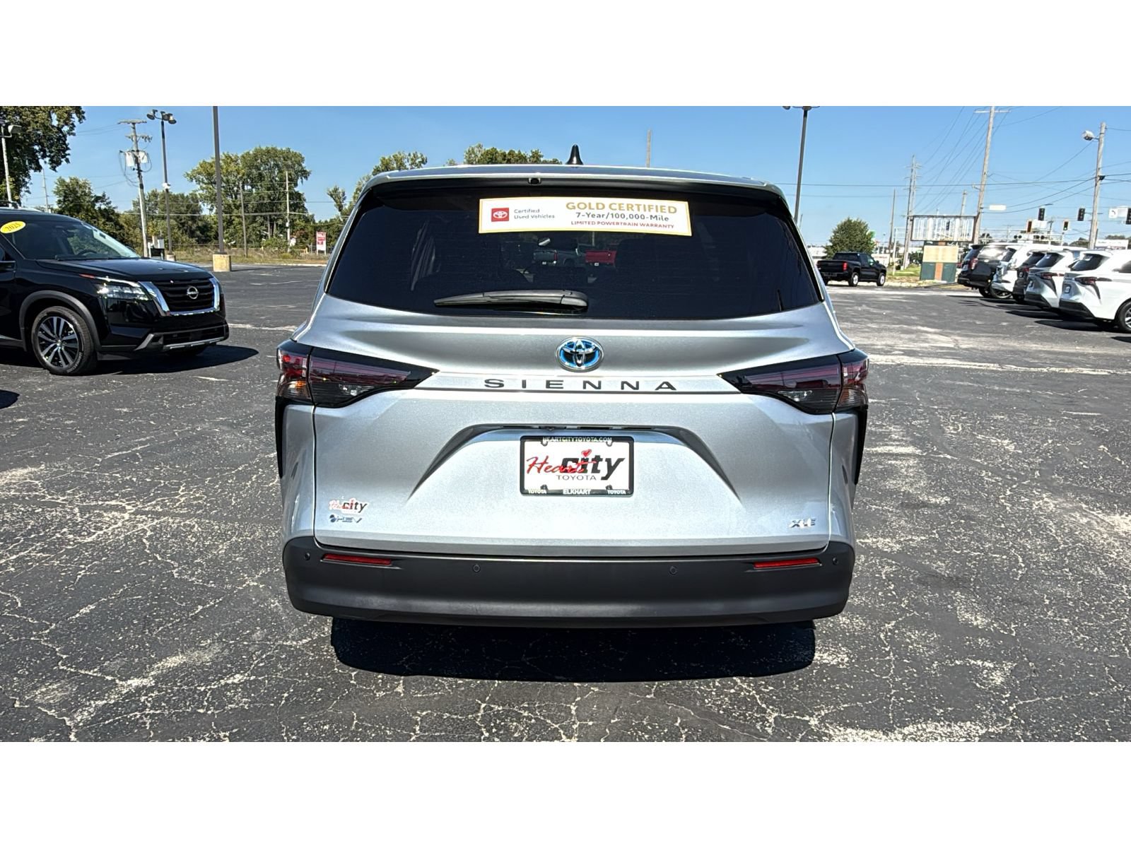 Certified 2025 Toyota Sienna XLE FWD image 6