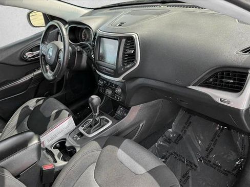 Used 2014 Jeep Cherokee Latitude w/ Comfort/Convenience Group FWD image 20