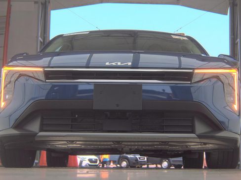Used 2025 Kia K4 EX FWD image 3