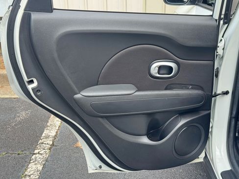 Used 2016 Kia Soul + FWD image 34