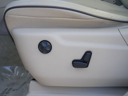 Used 2016 Jeep Grand Cherokee Overland w/ Advanced Technology Group image 13