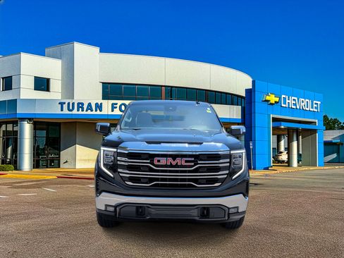 Used 2024 GMC Sierra 1500 SLT w/ SLT Premium Package RWD image 10
