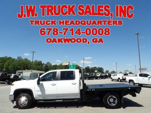 Used 2024 Chevrolet Silverado 3500 LT w/ Convenience Package image 2