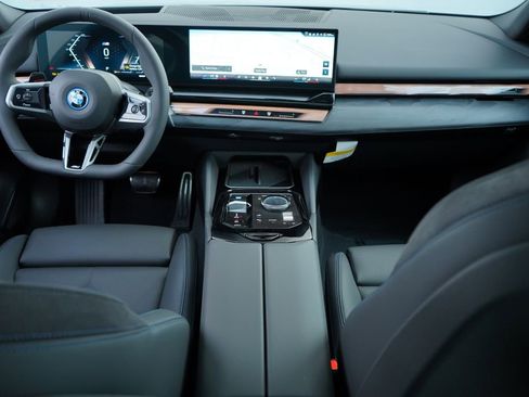 New 2026 BMW i5 eDrive40 w/ M Sport Package image 14