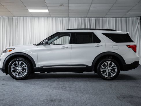 Used 2023 Ford Explorer XLT w/ Equipment Group 202A AWD/4WD image 4