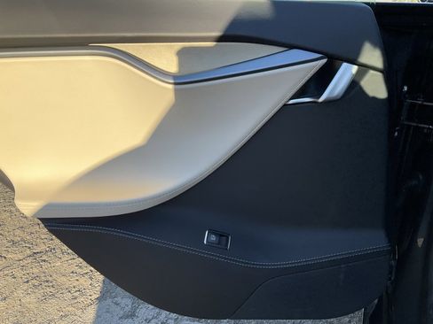 Used 2019 Tesla Model S Long Range image 33