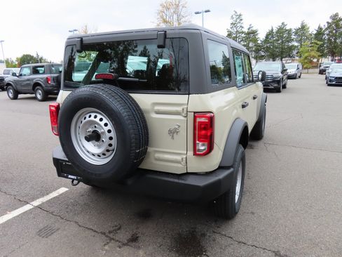 New 2025 Ford Bronco 4-Door image 4