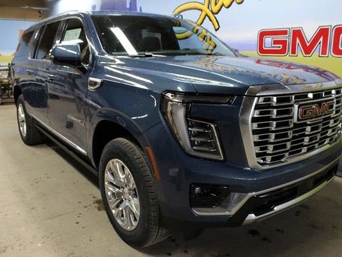 New 2026 GMC Yukon XL Denali w/ Sun & Power Step Package AWD/4WD image 4