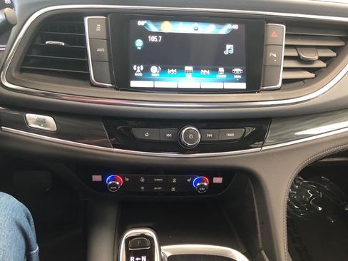 Used 2019 Buick Enclave Essence AWD/4WD image 18
