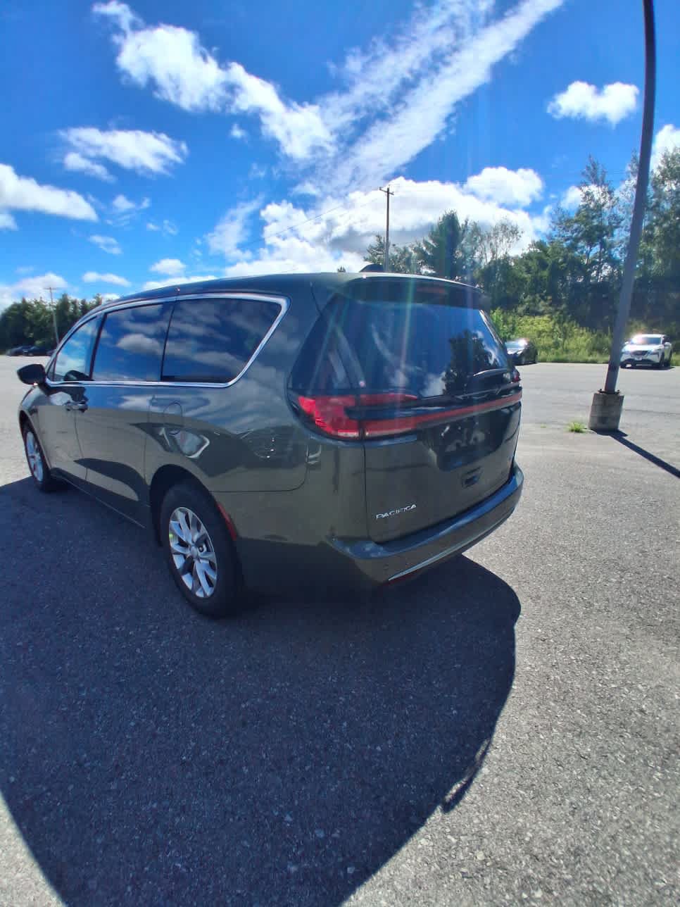 New 2027 Chrysler Pacifica Select AWD/4WD image 8