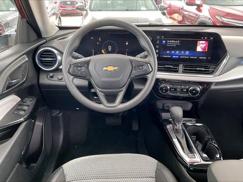 Certified 2025 Chevrolet Trax LT image 7