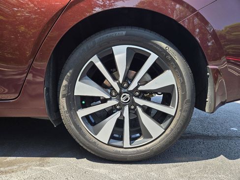 Used 2023 Nissan Sentra SV w/ SV Premium Package FWD image 10