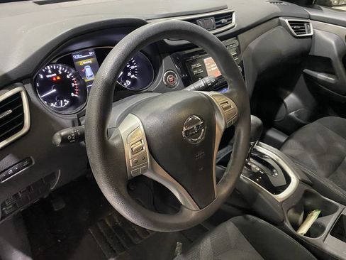 Used 2015 Nissan Rogue SV FWD image 3