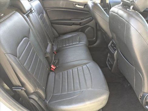 Used 2018 Ford Edge SE image 20