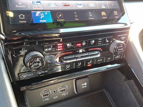 Used 2022 Jeep Grand Cherokee L Limited w/ Luxury Tech Group II image 17