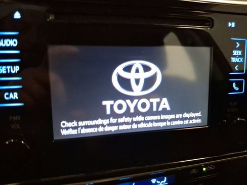 Used 2018 Toyota Corolla LE FWD image 19