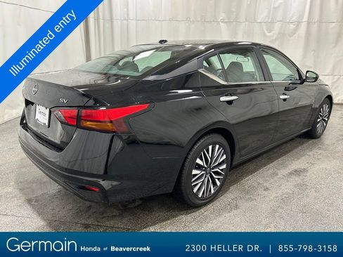 Used 2023 Nissan Altima 2.5 SV image 9