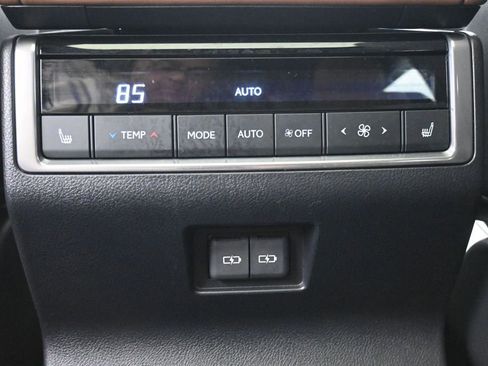 Used 2024 Lexus GX 550 w/ Accessory Package (Z1) AWD/4WD image 23