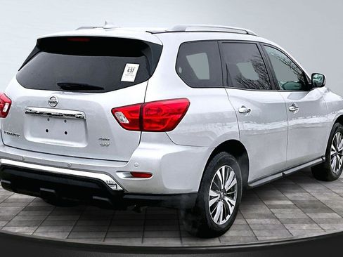 Used 2020 Nissan Pathfinder SV image 5