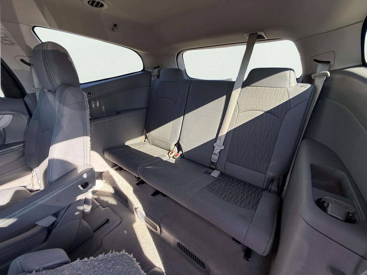 Used 2017 Chevrolet Traverse LT w/ Style and Technology Package FWD image 12