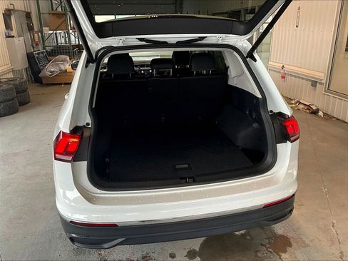 Used 2024 Volkswagen Tiguan SE AWD/4WD image 35