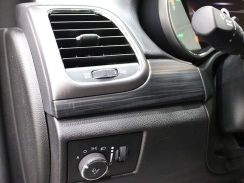 Used 2019 Jeep Grand Cherokee Laredo image 20