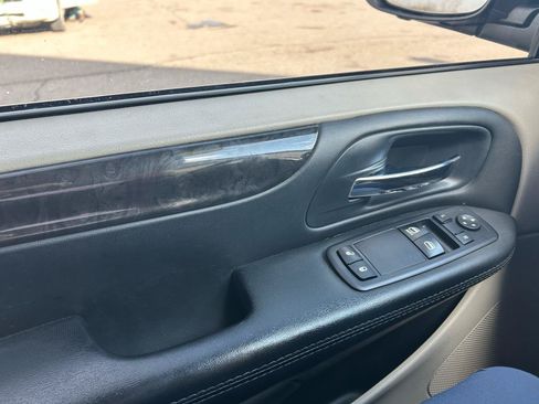 Used 2016 Dodge Grand Caravan FWD image 25
