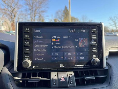 Used 2020 Toyota RAV4 Limited image 27