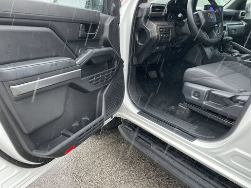 Used 2024 Toyota Tacoma SR5 AWD/4WD image 14