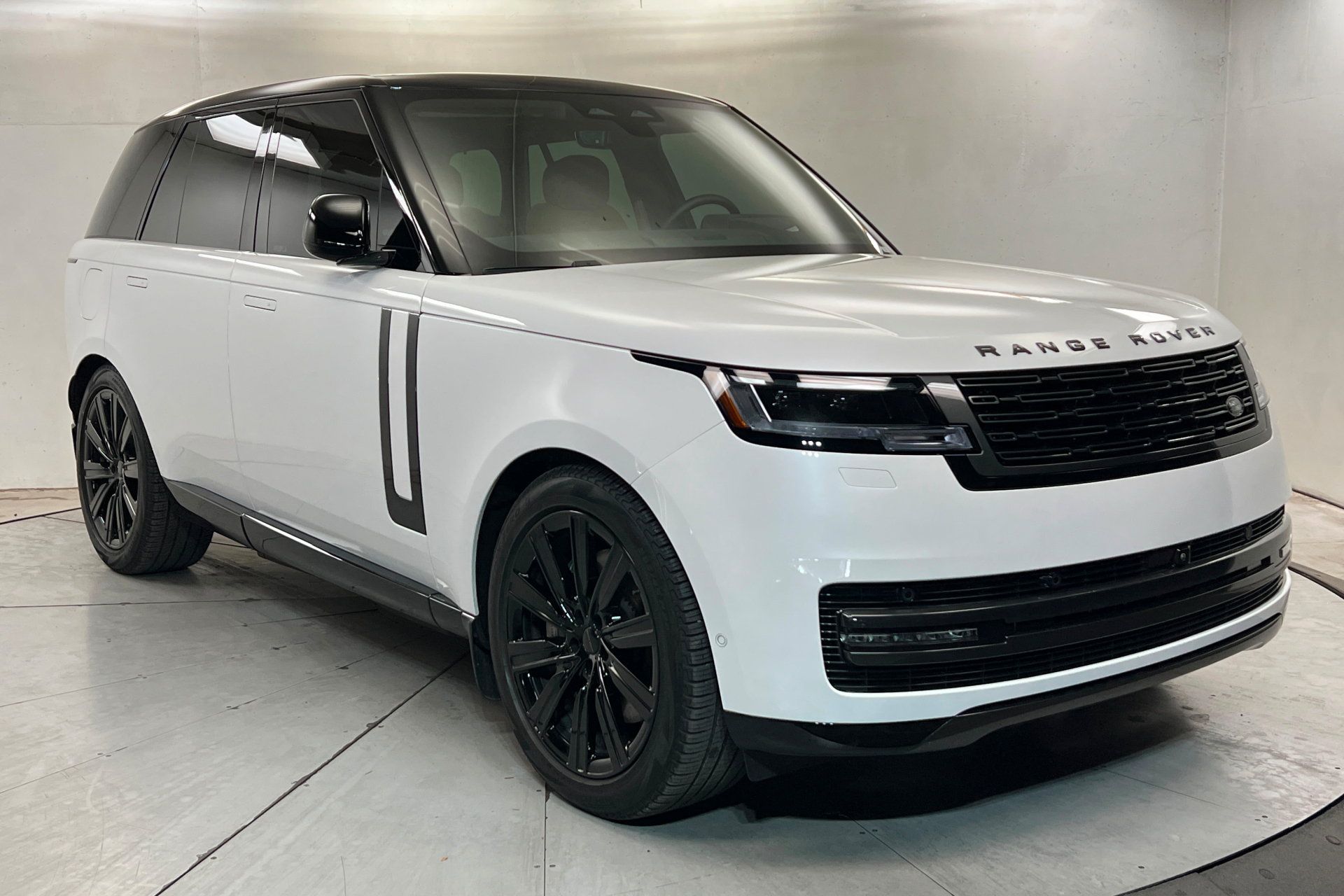 Used 2026 Land Rover Range Rover SE AWD/4WD image 8