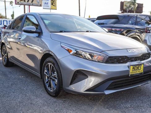 Used 2024 Kia Forte LXS w/ LXS Technology Package image 3