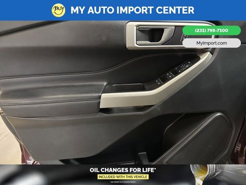 Used 2022 Ford Explorer XLT w/ Equipment Group 202A image 10