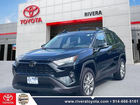 Used 2022 Toyota RAV4 XLE Premium AWD/4WD image 4