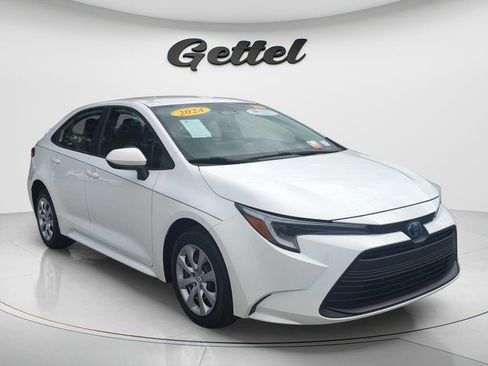 Used 2024 Toyota Corolla LE FWD image 3