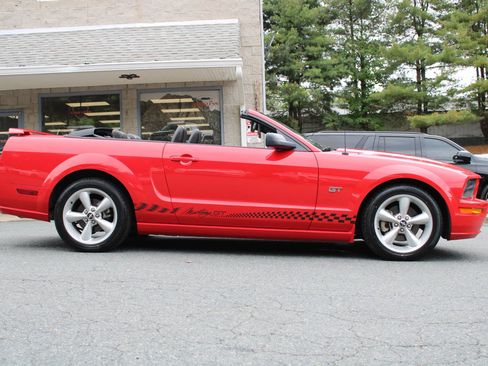 Used 2006 Ford Mustang GT image 24