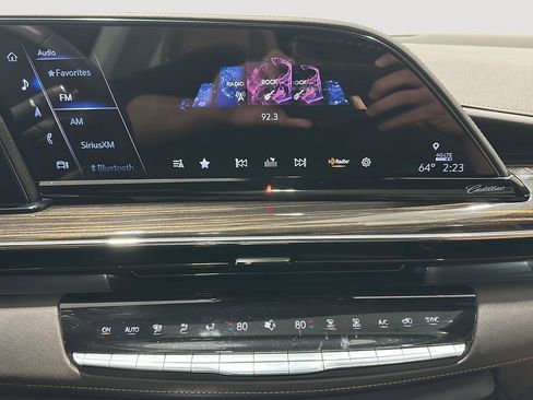Used 2024 Cadillac Escalade ESV Premium Luxury w/ Performance Package AWD/4WD image 12