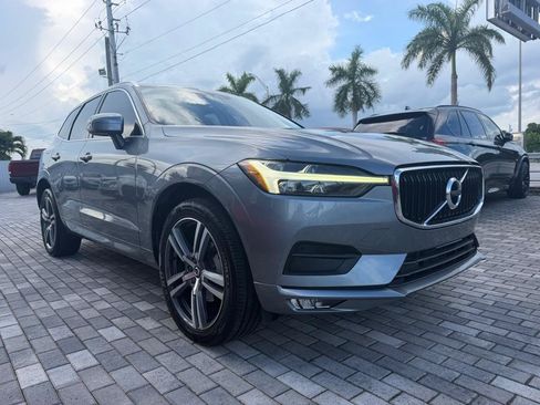 Used 2021 Volvo XC60 T5 Momentum w/ Premium Package FWD image 1