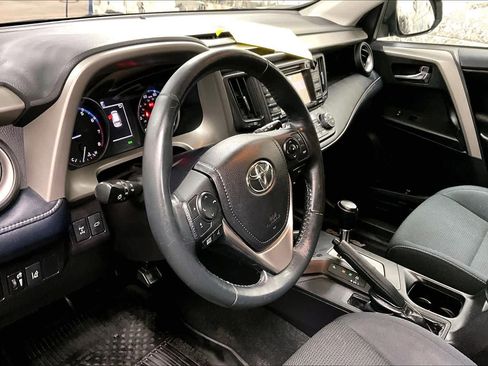 Used 2018 Toyota RAV4 XLE image 16