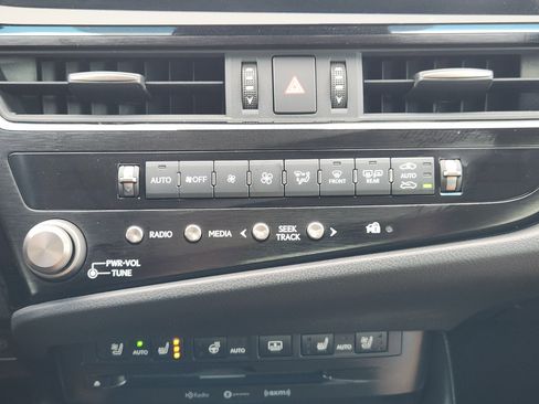 Used 2022 Lexus ES 300h Ultra Luxury image 48