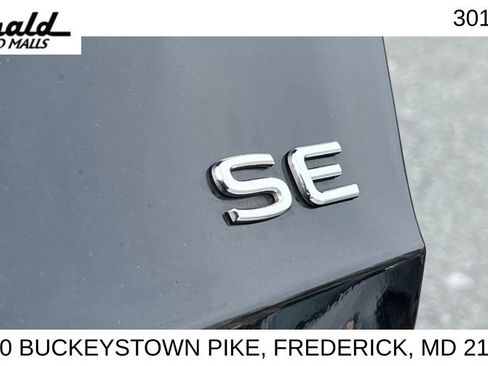 Used 2024 Volkswagen Jetta SE image 12