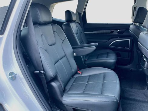 Certified 2023 Kia Telluride EX w/ EX Captain's Chair Package FWD image 33