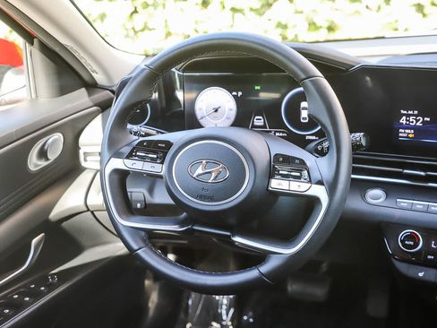 Used 2023 Hyundai Elantra SEL w/ Convenience Package FWD image 15