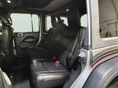 Used 2018 Jeep Wrangler Unlimited Rubicon w/ Dual Top Group image 25