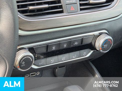 Used 2025 Nissan Altima 2.5 SV FWD image 9