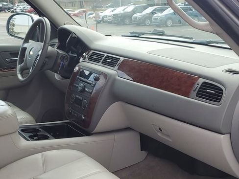 Used 2013 Chevrolet Avalanche LT image 25