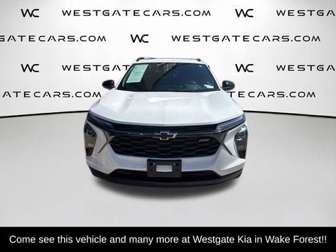 Used 2024 Chevrolet Trax RS w/ Sunroof Package FWD image 2