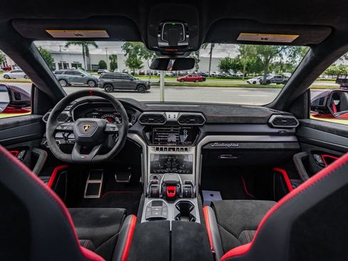 Used 2024 Lamborghini Urus Performante AWD/4WD image 28