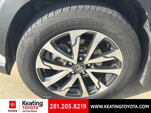 Used 2025 Toyota Corolla Cross XLE FWD image 9